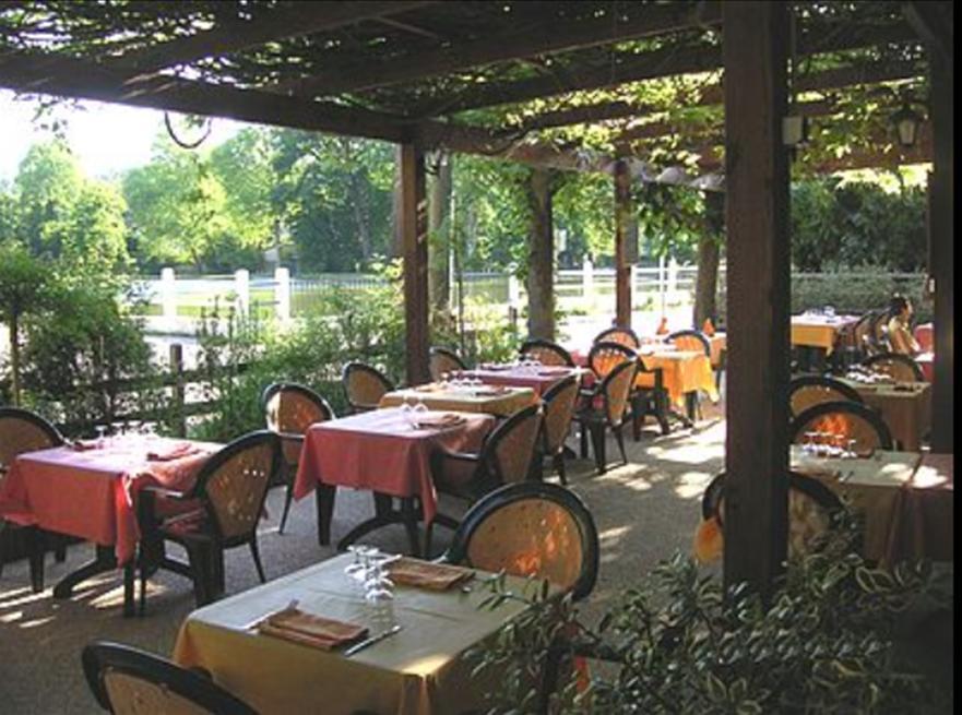 Au Bord Du Lac Hotel แซงต์-เรมี-เลส์-เชฟรูส ภายนอก รูปภาพ